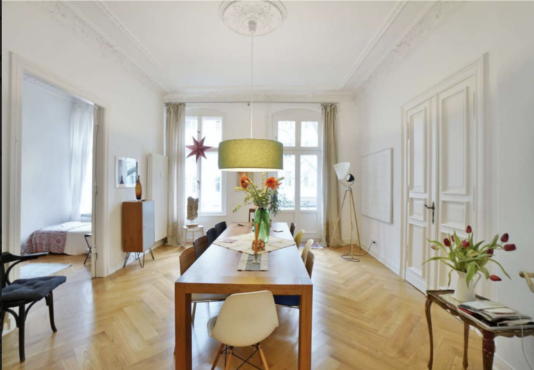 Elegante und großzügige Beletage-Wohnung in Schöneberg mit zwei Balkonen