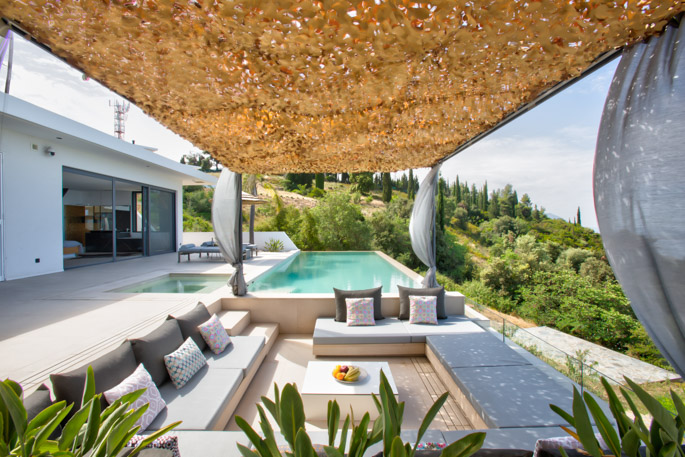Engel & Völkers Cross-Selling Griechenland Villa Costa - Supreme luxury in village surrounds