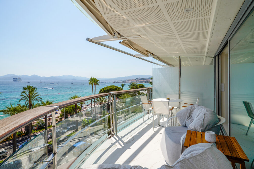 Engel & Völkers Cross-Selling Cannes W-02NO8B Luxuriöses, renoviertes Appartement im Hochparterre mit Meerblick