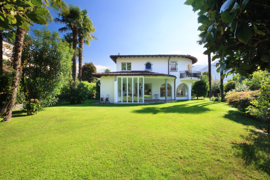Engel & Völkers Cross-Selling Ascona Mediterrane Villa mit Garten W-02QC2R