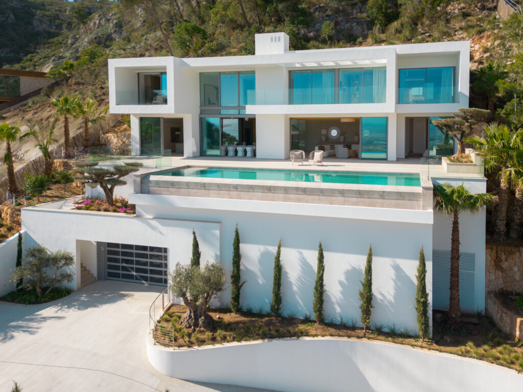 Engel & Völkers Cross-Selling Mallorca Neu gebaute moderne Villa mit grandiosem Blick W-02I7QV