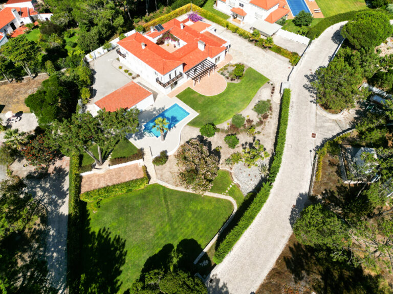 Engel & Völkers Cross-Selling Portugal Oeste Luxusvilla mit großem Garten und Pool in Praia del Rey W-02PK6K
