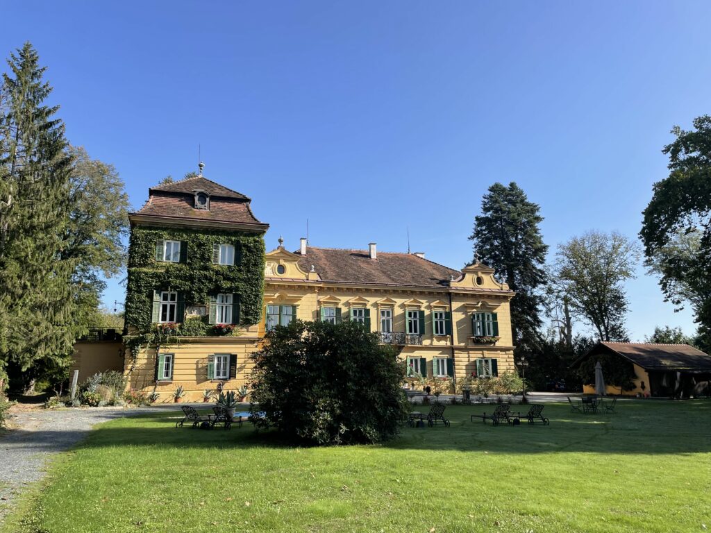 Engel & Völkers Cross-Selling Graz Commercial Prachtvolles Palais aus dem Jahr 1850 mit 1,5 Hektar Park